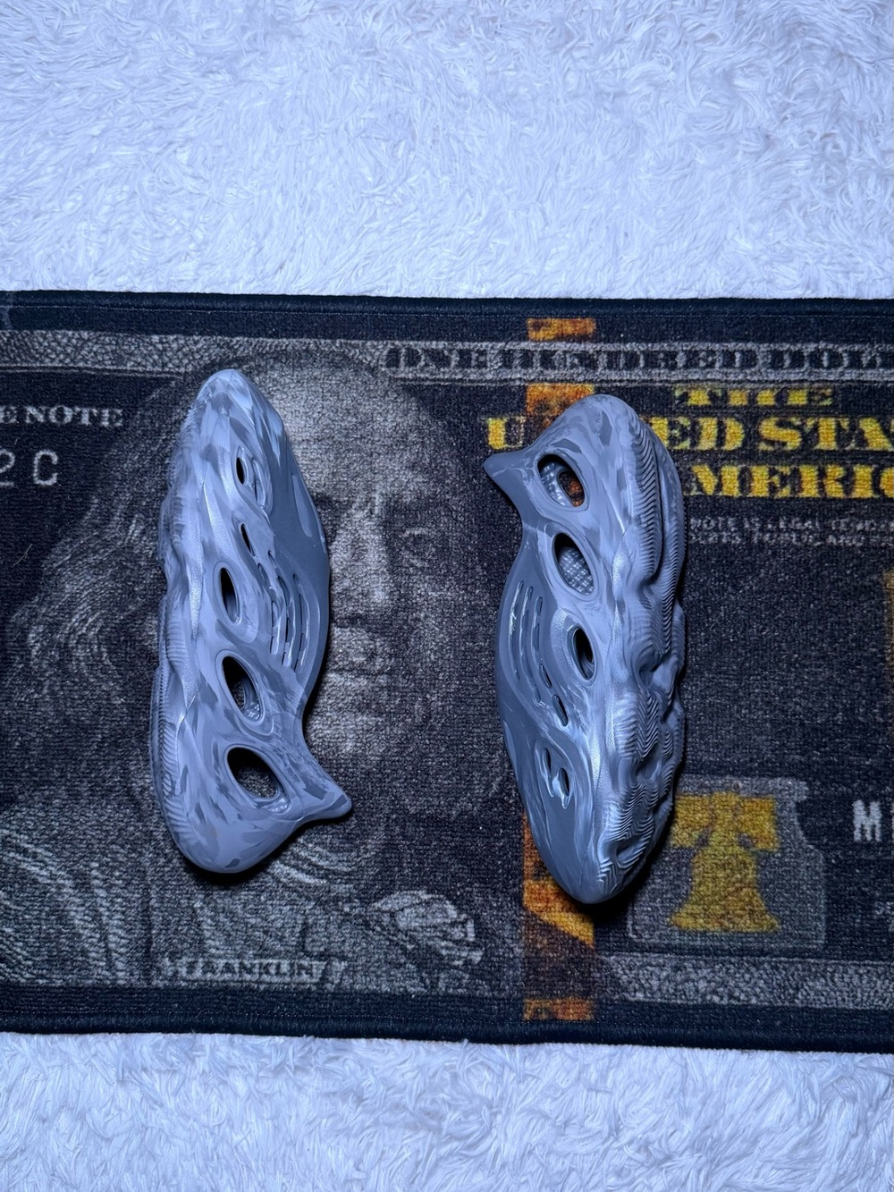 Yeezy Men's Sculpted Grip Gloves in Gray
